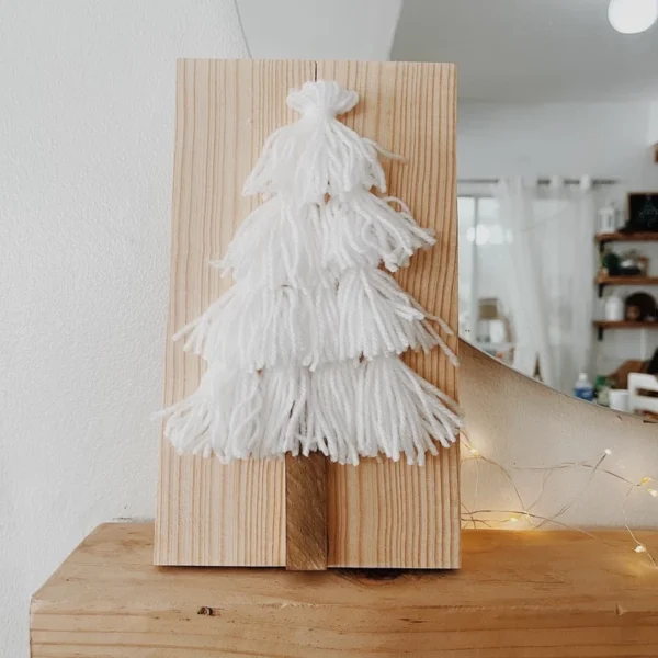 Wool Christmas Tree in Wood Frame (Yasmin)