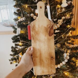 Wooden Country Chopping Board (Cael)