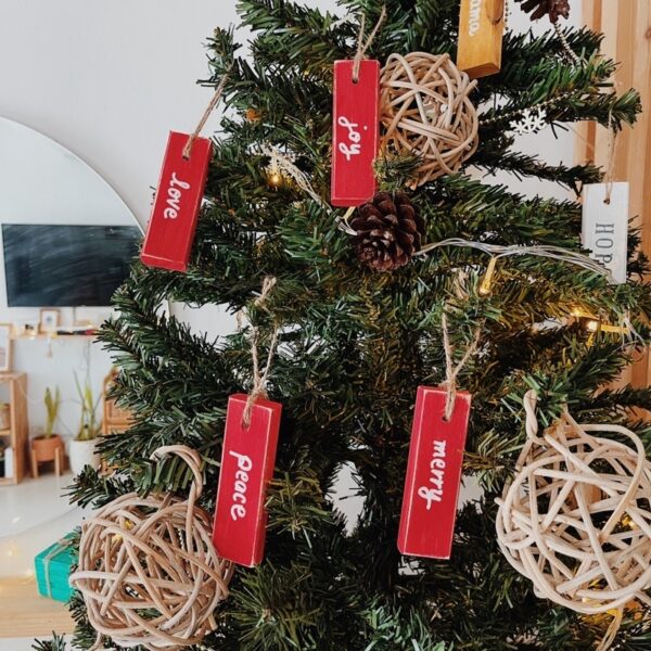 Wooden Stick Ornaments set of 4 (Suzy)